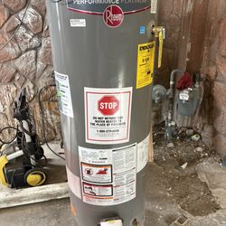 Rheem Performance 40-Gallon Natural Gas Water Heater (Model: XG40T12DU38U2W).