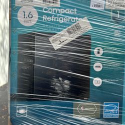 Compact Refrigerator 
