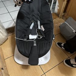 4 Moms Swing 