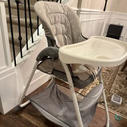 Graco Slim Snacker High Chair.
