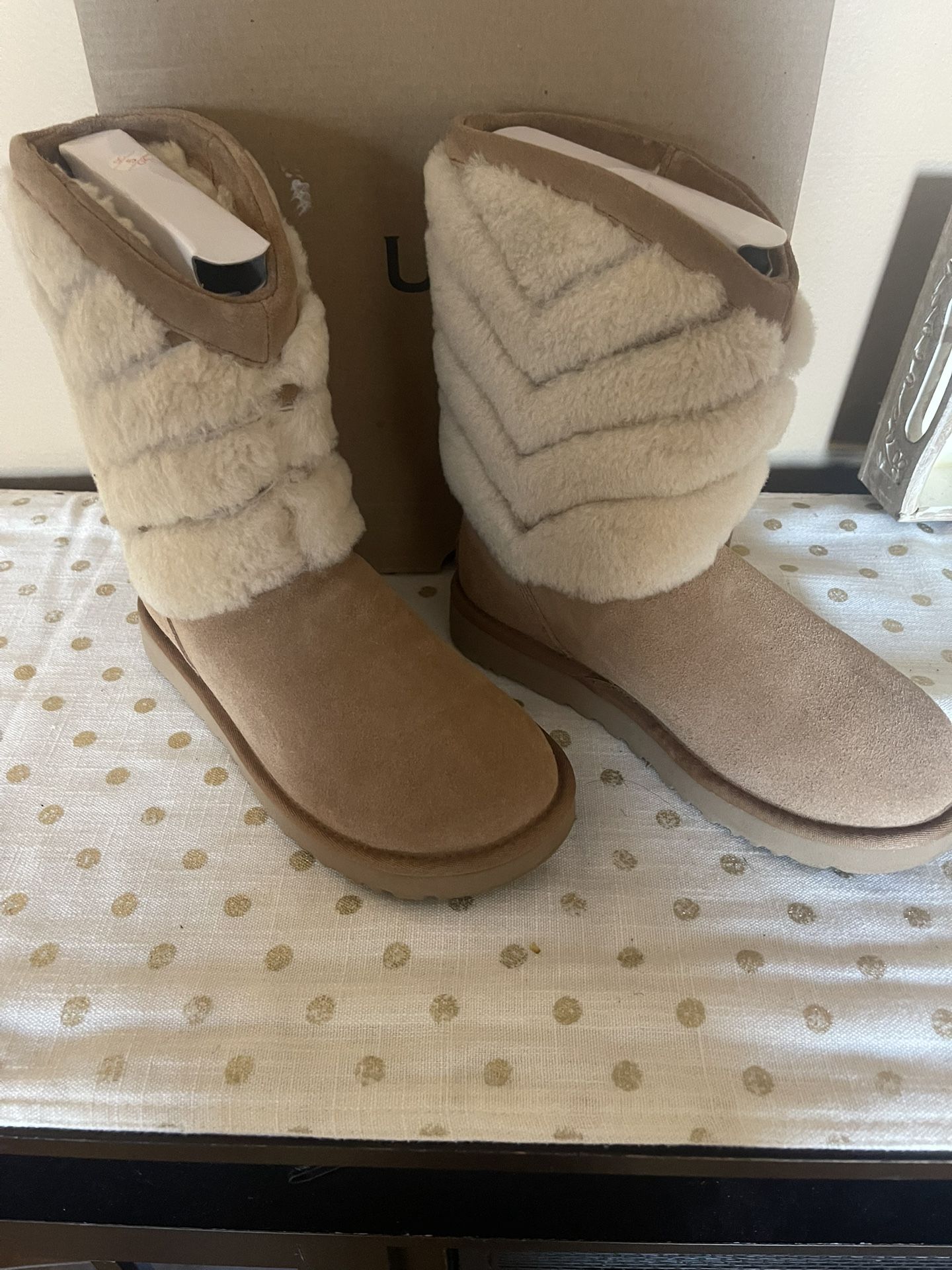 Woman UGGs size 7