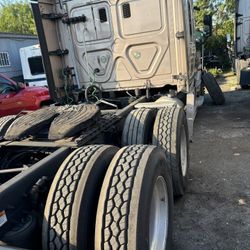 2017 Freightliner Cascadia 