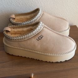 Uggs Platform Size 7 