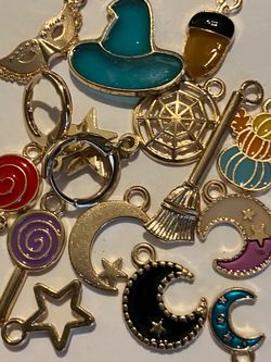 15 x Mini HALLOWEEN Theme Charm Bundle - Witch Hat Moons Stars Lollipops Crafting Jewelry