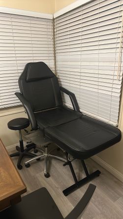 Black Tattoo/ Lash/ massage chair