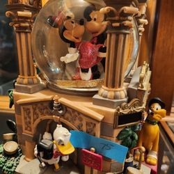 DISNEY COLLECTIBLES 