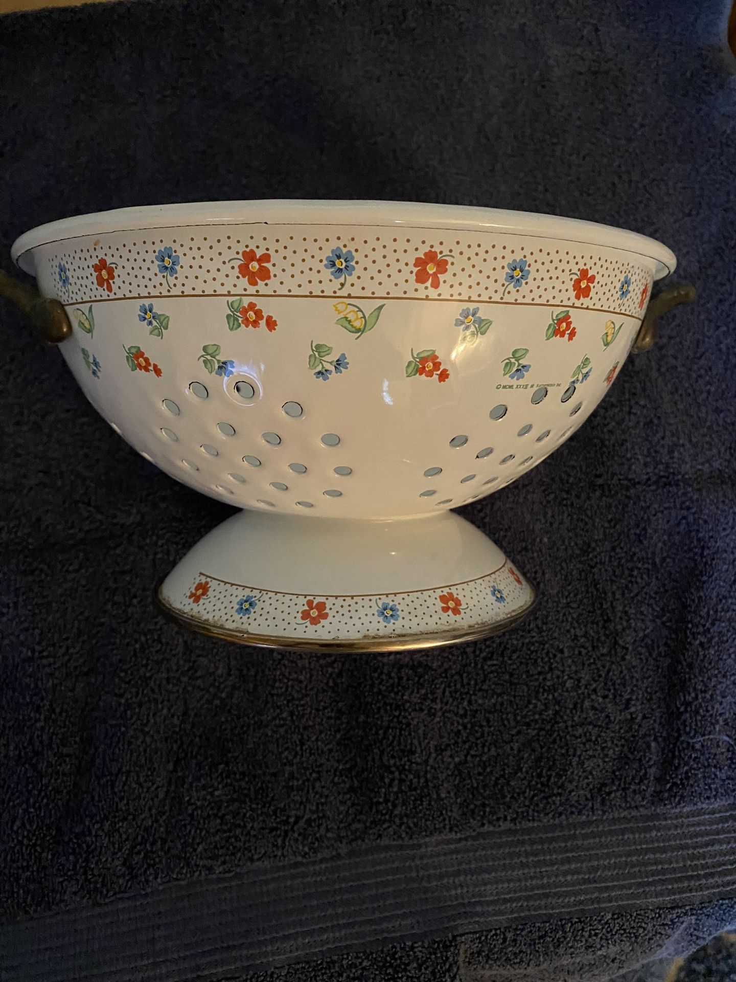 Enamel 9 Inch Colander vintage