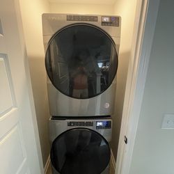 Whirlpool Heavy Duty Extra Large  4 Months Old WASHER AND DRYER SET