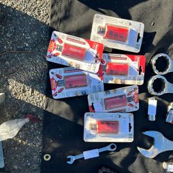 1 1/2” hole saw bits $5 each have 5