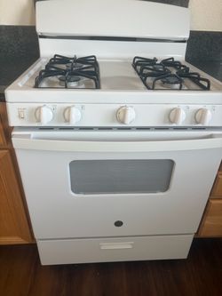 GE White 4-Burner Gas Range