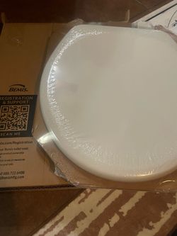 Bemis round wood toilet seat white