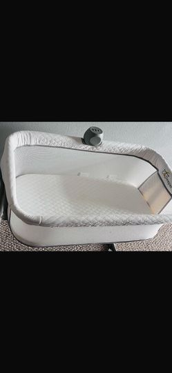 Baby Bassinet - Like New