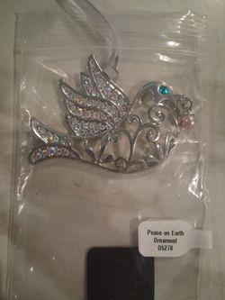 Peace on earth ornament (pink pearl)