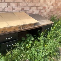 Metal Desk. No Rust. Needs New Top