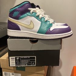 Girls 6.5 Jordan 1 Emerald Green/Grape