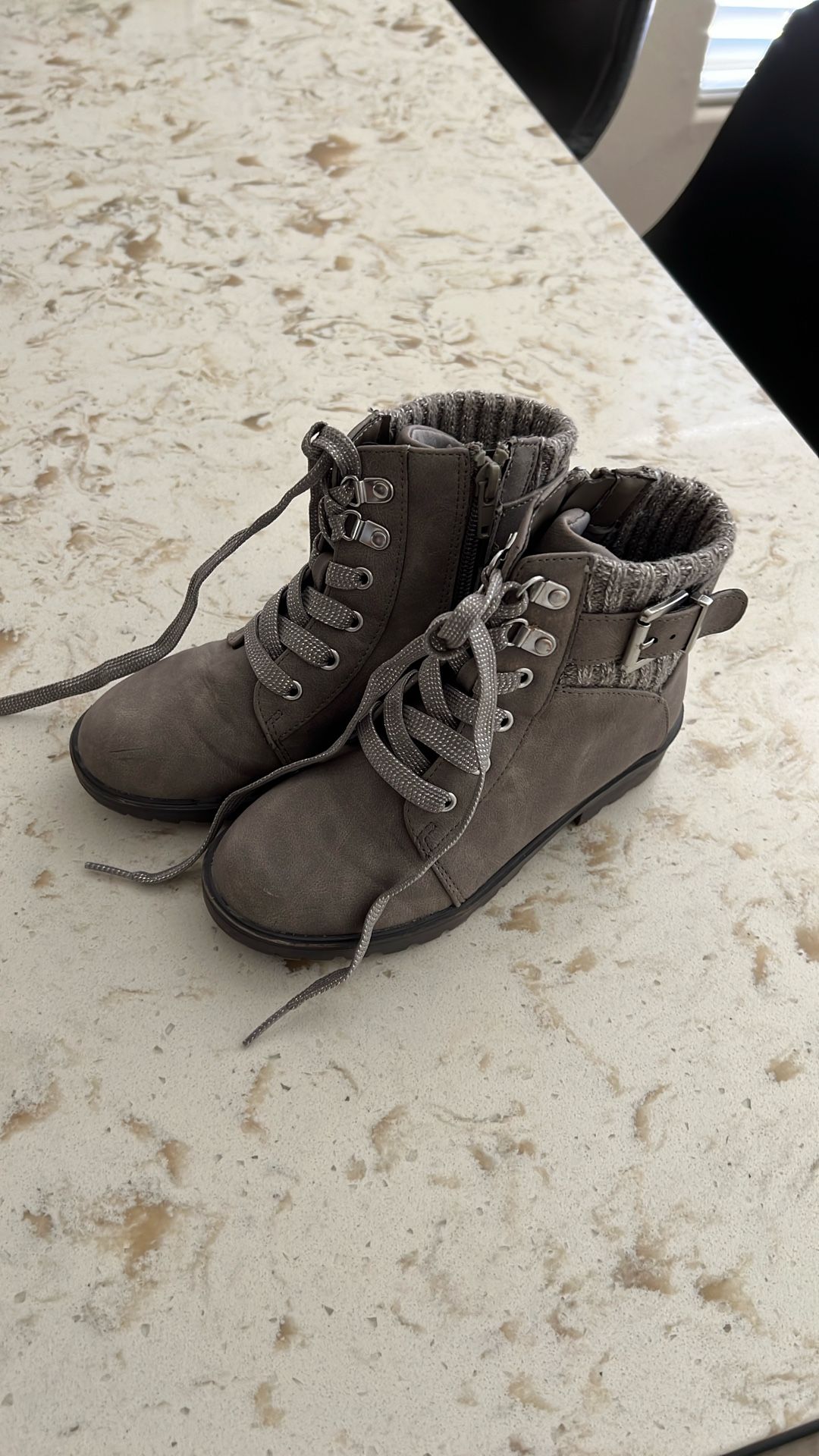 Girls hiking Boots