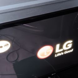 55 Inch LG TV W Remote. Can Deliver For Xtra $/