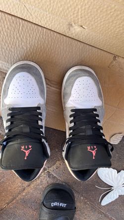 Nike shoes  SIZE 10