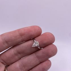 Diamond Engagement Ring (0.75 C.t) Natural!