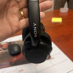 !!!Sony Noise Cancellation Headphones!!!