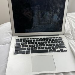 MAC BOOK AIR - GREAT CONDITION