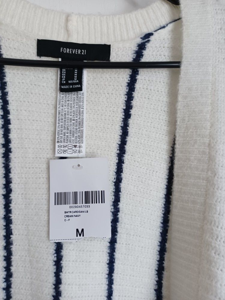 Cream Cardigan With a Blue Lines. Brand Forever 21. New With Tag