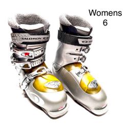 Womens Salomon Ski Boots (Size 6 )