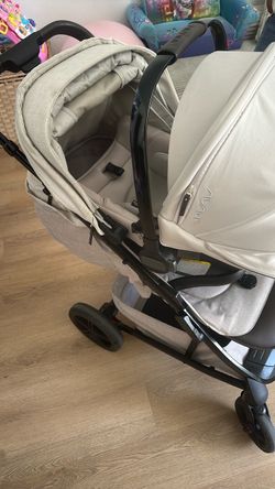 Nuna stroller and car seat