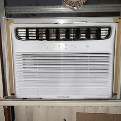 Frigidaire Air Conditioner 15,100 BTU With WiFi