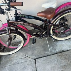2 Women’s Nirve Beach Cruisers 