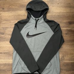Nike Youth Therma Fit Hoodie Size M