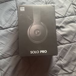 Beats Solo Pro 