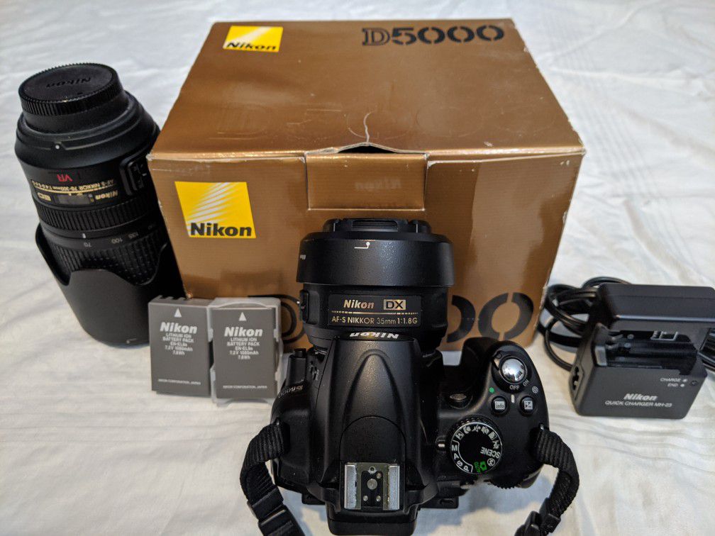Nikon D5000 DSLR with 35mm 2.8 Lens and 70-300 mm Telephoto Lens