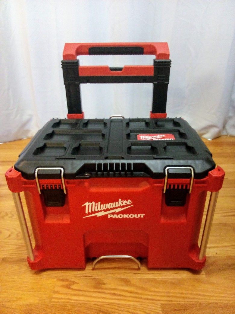 Milwaukee Rolling Packout Box