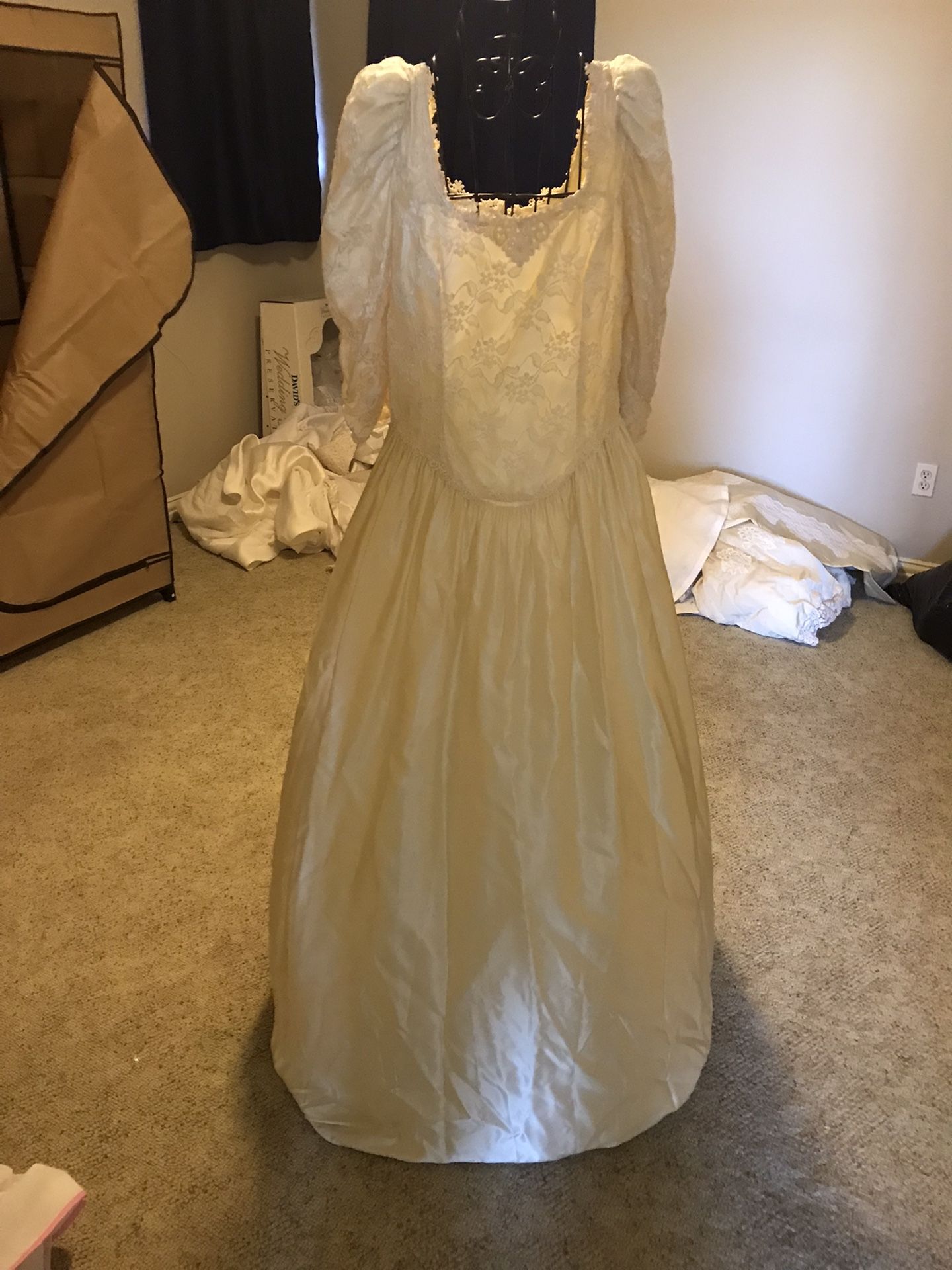 Gorgeous Wedding Dress (size 18)
