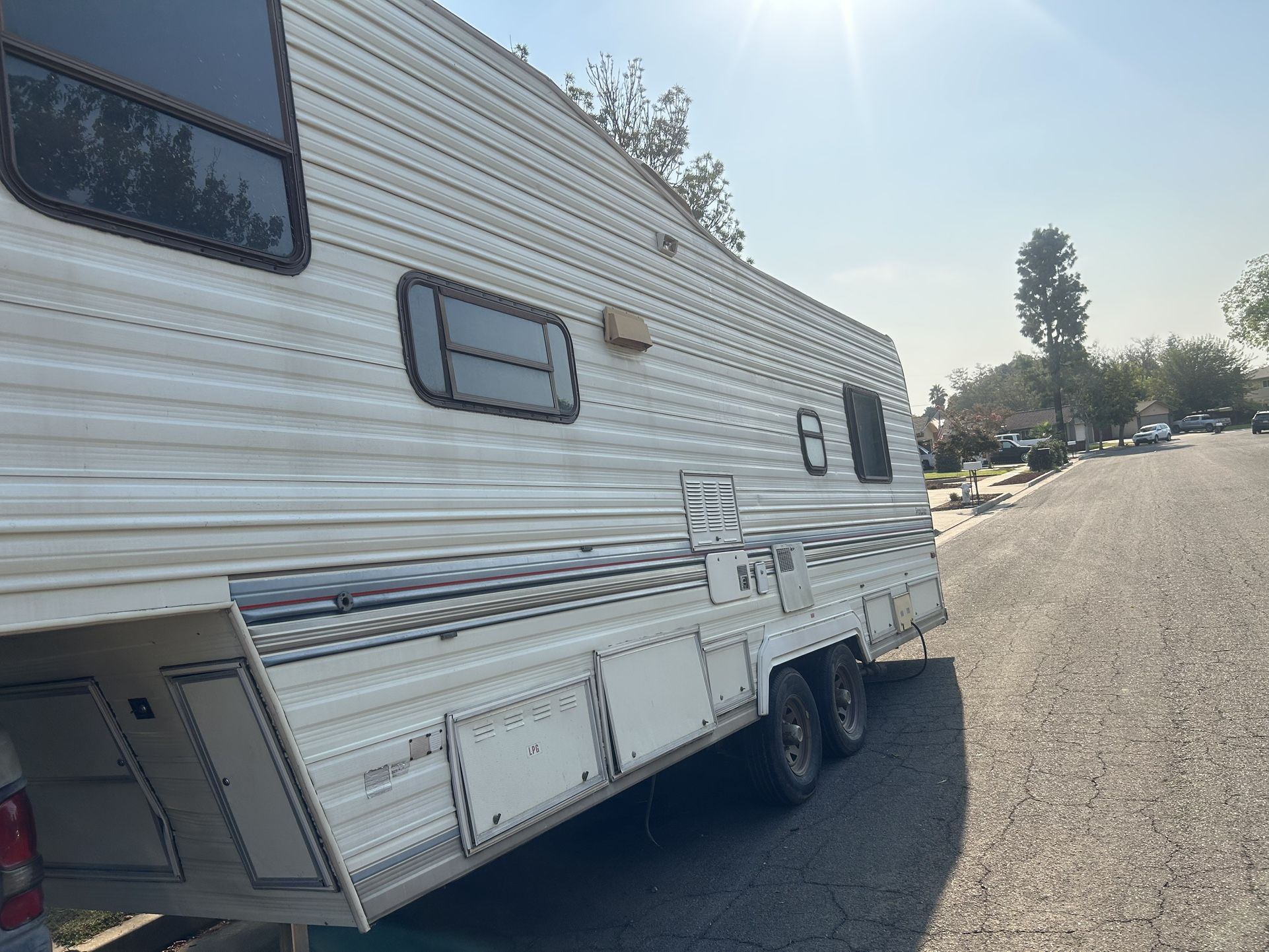 RV Fifth Wheel Prowler 1990