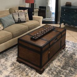 Chest/Coffee Table 