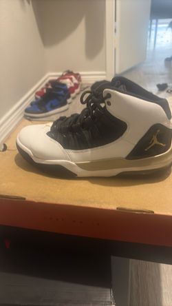 Size 8.5-10 shoes