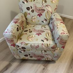 Crate And Barrel Swivel/Glider In Excellent Condition