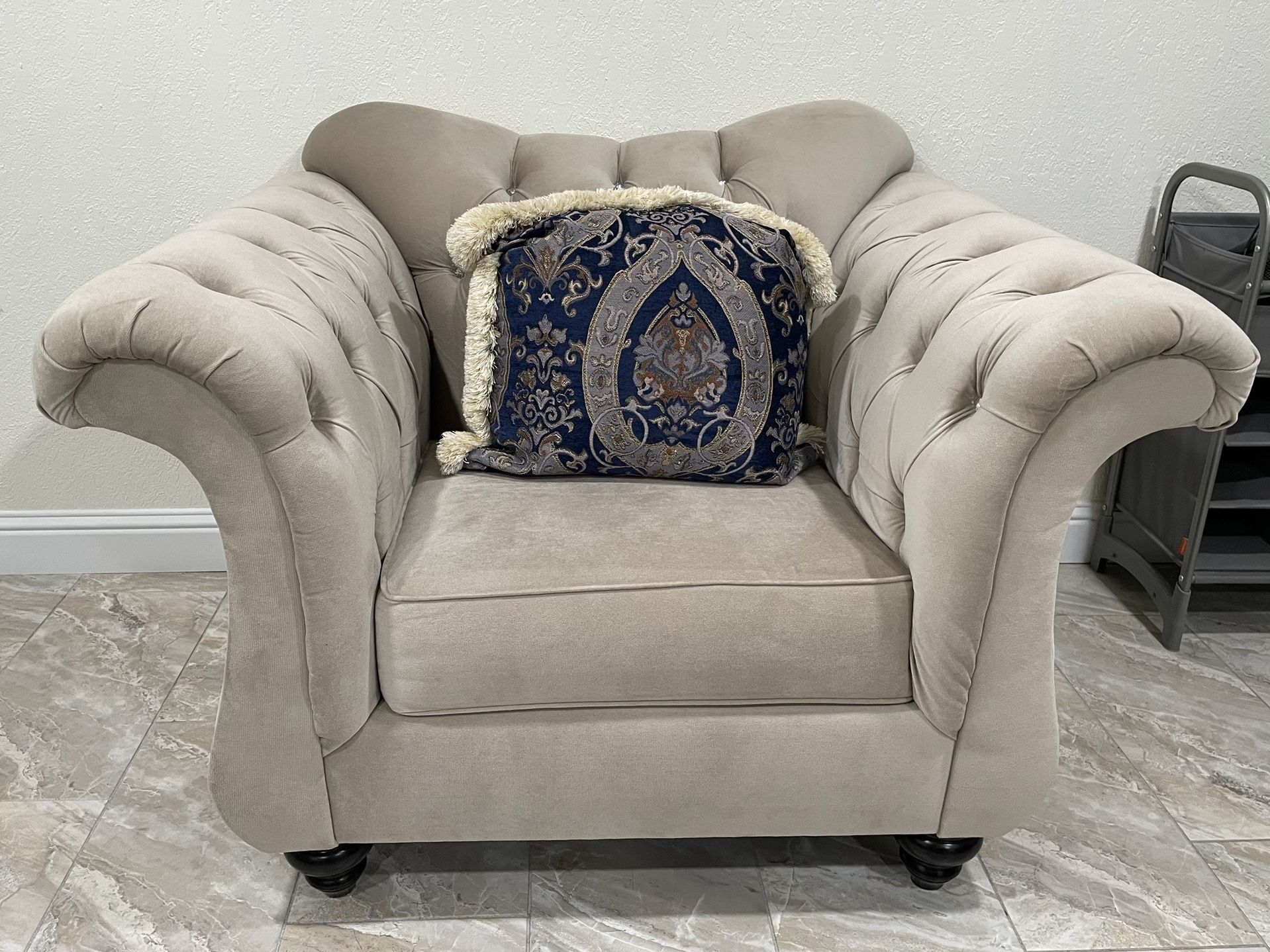 Beige Rolled Up Arm Sofa Chair (Like New)