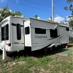 2102 KEYSTONE MONTANA FIFTH WHEEL 