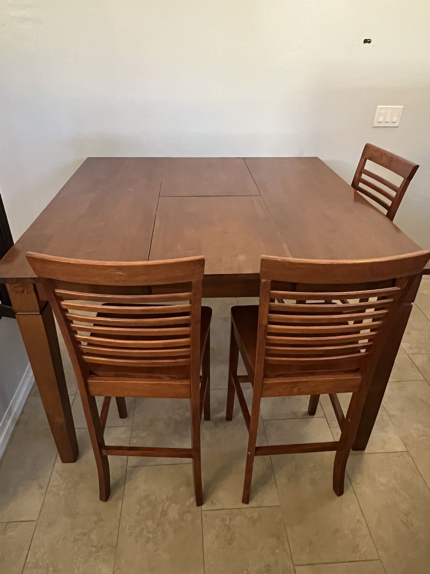 Dining Table With Hidden Leaf & 8 Chairs