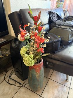 Decorative flower vase