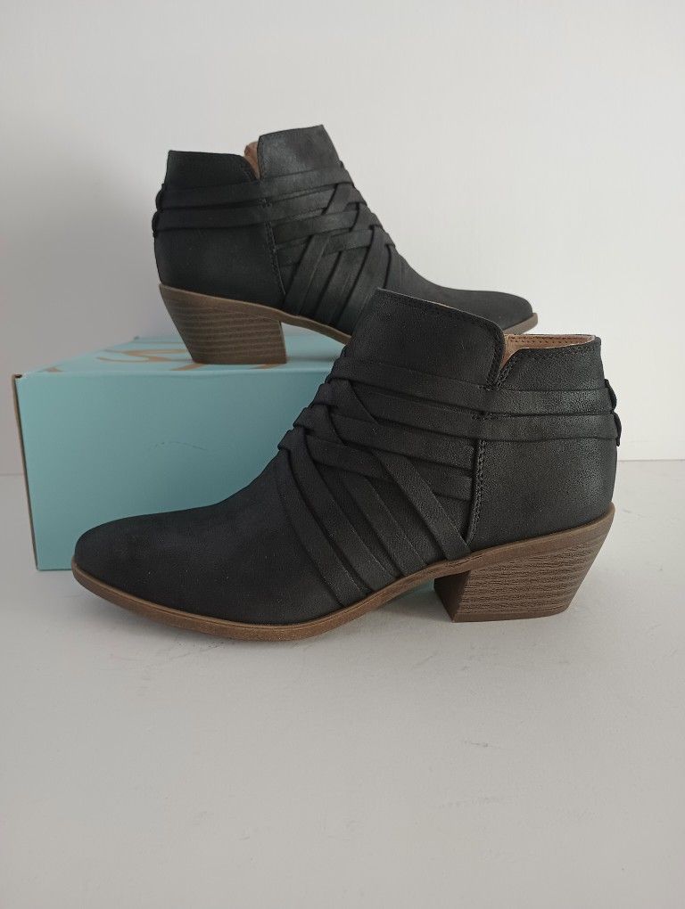 New  Women's Ankle Boots Size 8W