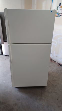 Kenmore 32.5 top freezer refrigerator