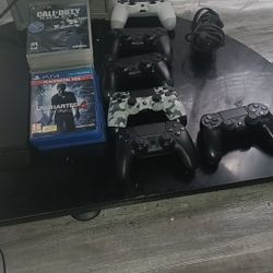 Ps4 And 2 Ps4 Controller And A Ps3 Games And A Ps5 Controller 