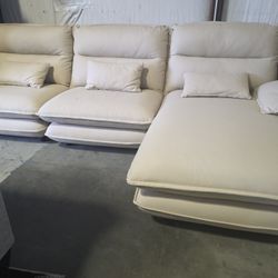 Super Deal! Market Sample Lifestyle 3pc New Buckskin Latter Cloud Chaise Sofa