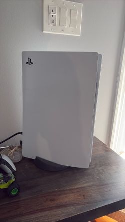 Slightly used ps5 disc drive edition with controller and 1 game