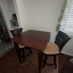 Petite Dining Table 
