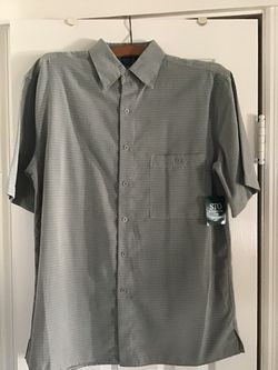 New With Tags Mens “M”  Dress/Casual Button Short Sleeve Shirt